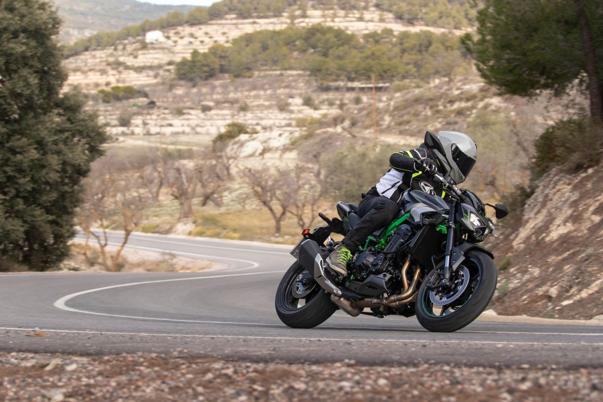 Kawasaki Z900: ecco la naked che da oggi vorrete comprare (e non solo per il prezzo...) +VIDEO+
